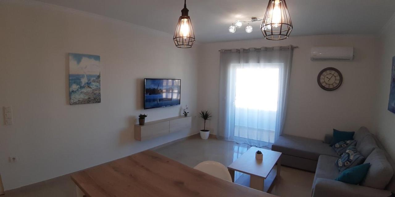 Central Apartment Near The Beach With Huge Private Terrace لوتراكي المظهر الخارجي الصورة