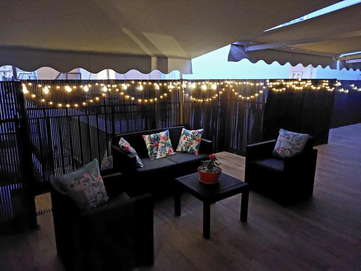 Central Apartment Near The Beach With Huge Private Terrace لوتراكي المظهر الخارجي الصورة