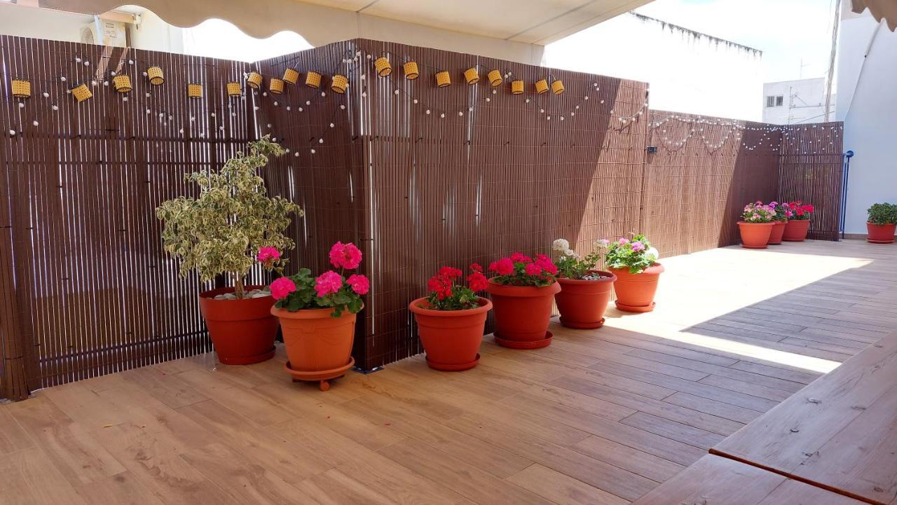 Central Apartment Near The Beach With Huge Private Terrace لوتراكي المظهر الخارجي الصورة
