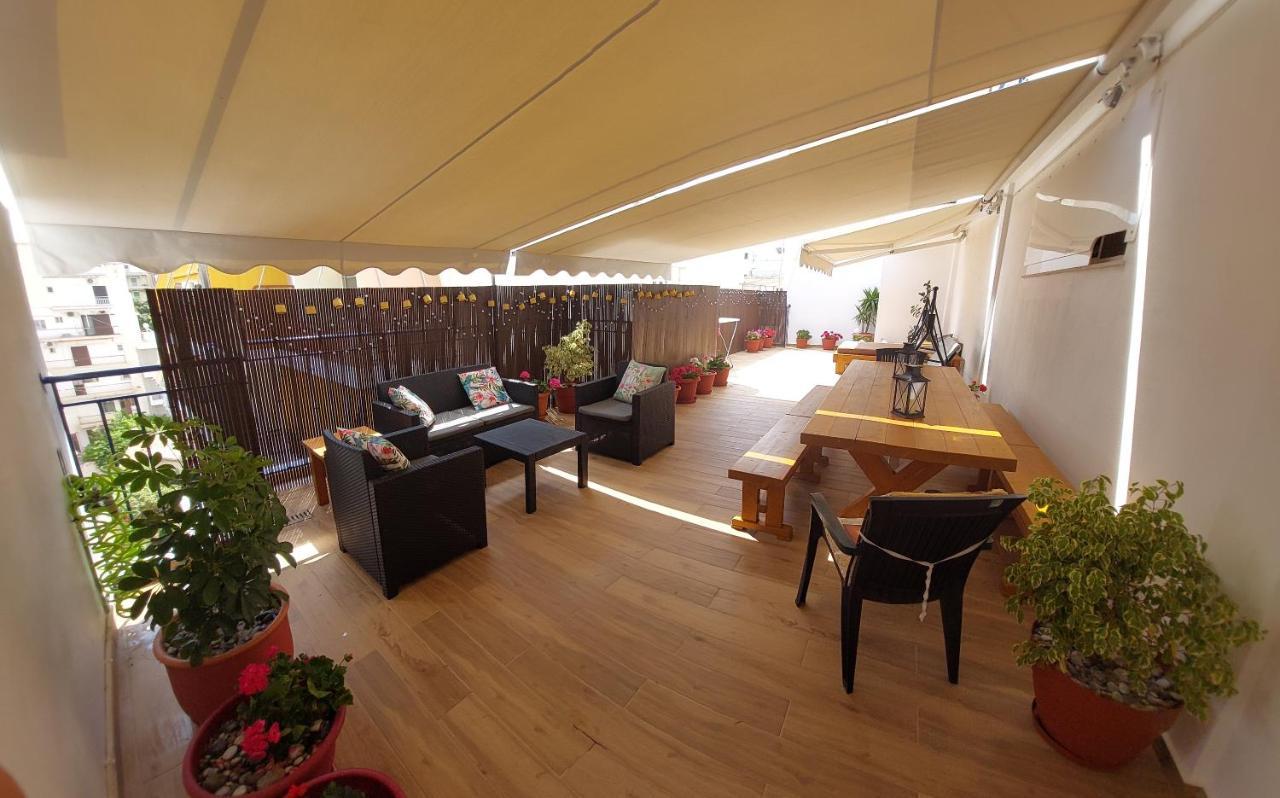 Central Apartment Near The Beach With Huge Private Terrace لوتراكي المظهر الخارجي الصورة
