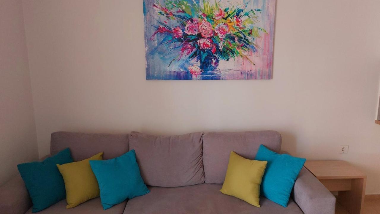 Central Apartment Near The Beach With Huge Private Terrace لوتراكي المظهر الخارجي الصورة